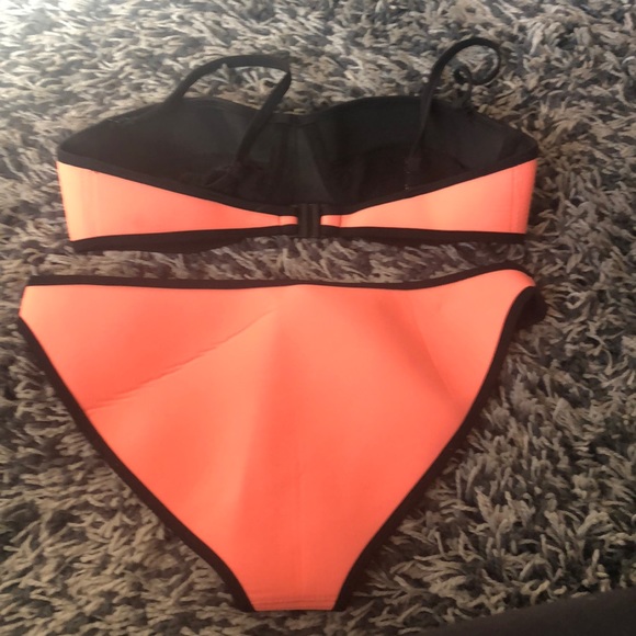 Bikini - Picture 2 of 2